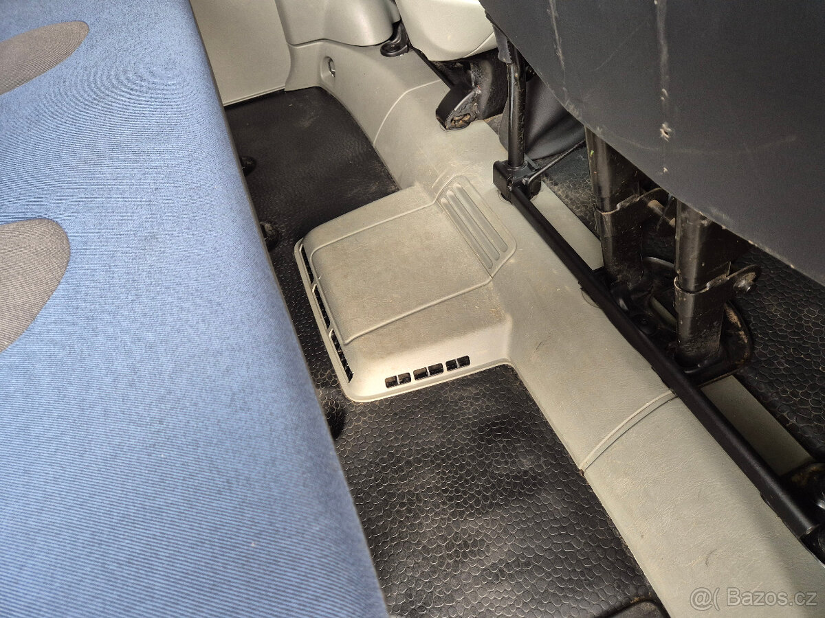 Renault Trafic 2,0 CDi 9 Míst Klima TZ 249.999Kč - 16