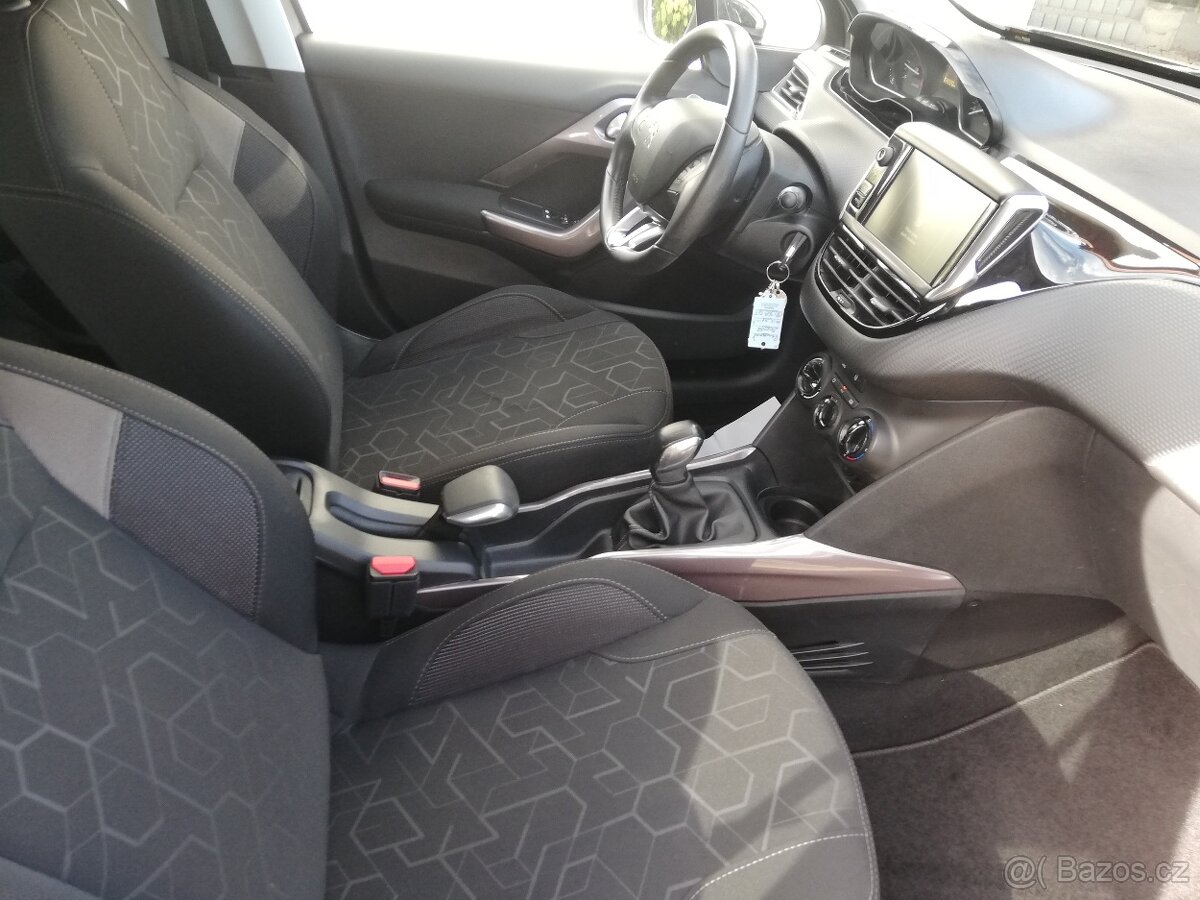 Peugeot 2008 1.2 60kw - ideál na kratší vzdálenosti - VÝMĚNA - 16