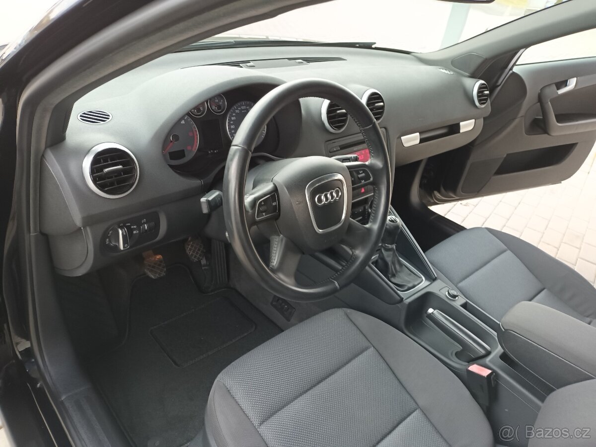 Audi A3 1,6 TDI,XENON,VÝHŘEV, Sportba - 16