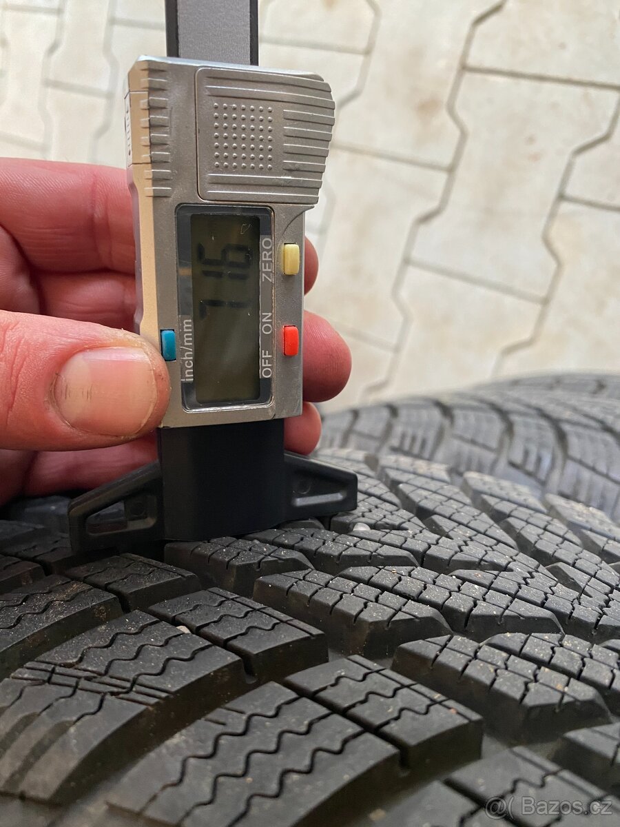 Zimní sada 215/60/R16 7J,ET 35, téměř nové - 16