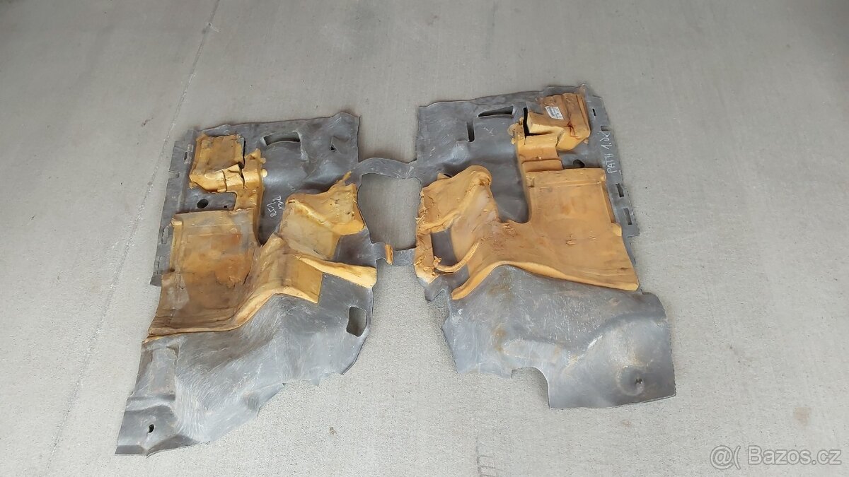 Nissan Pathfinder R51 : Koberce - 16