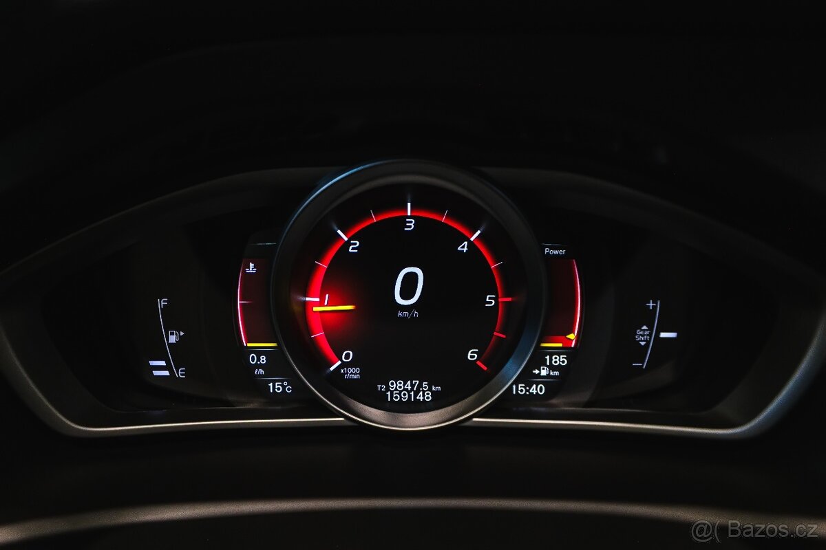 Volvo V40 2018 D3 110kW R-design nez.topení,LED,tažné zař. - 16