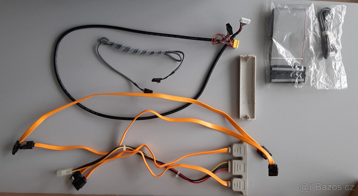 Různé funkční PC kabely, redukce a příslušenství dle fotek - 16