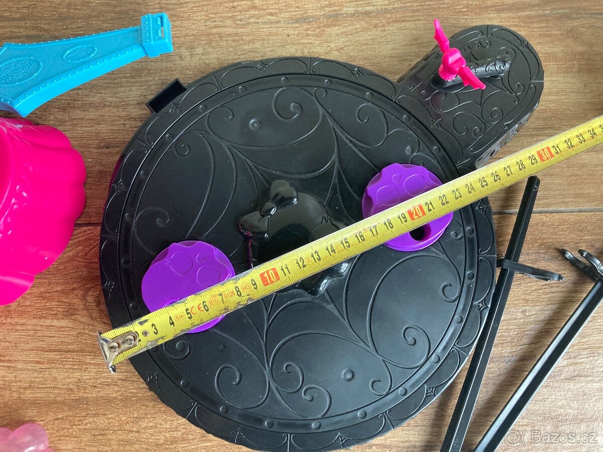 Monster high podium se světelnými efekty - 16