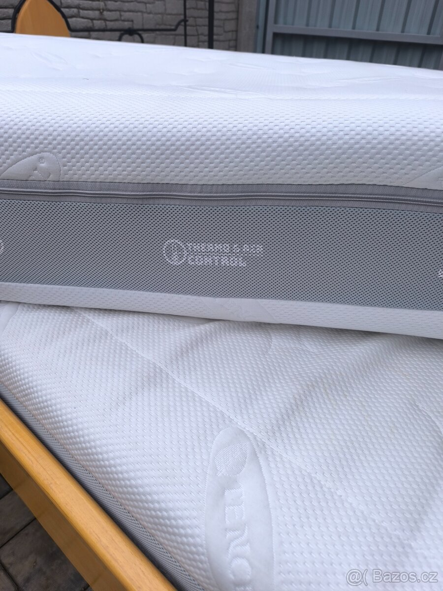 Prodám kovanou postel + Matrace Tencel 180cm x 200cm - 16