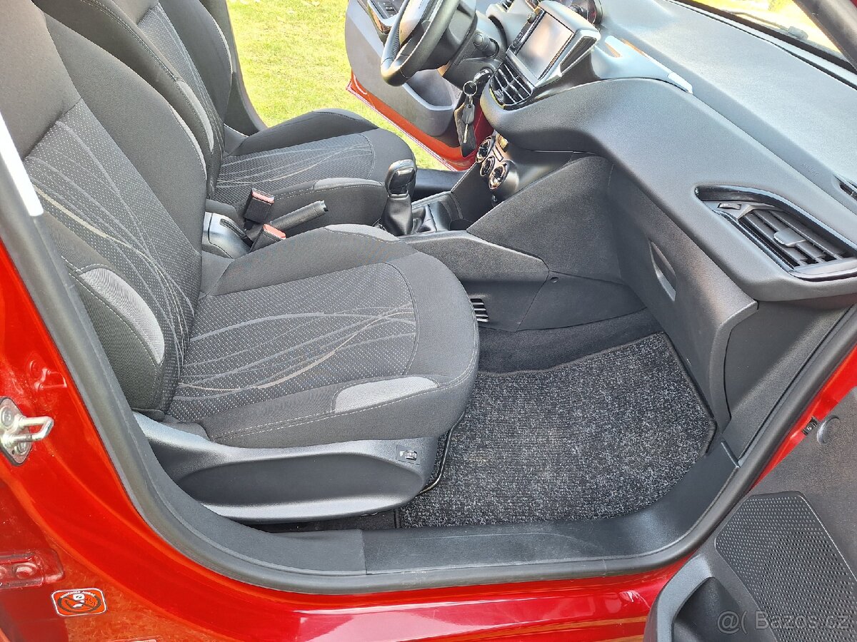Peugeot 208 1.2 60 - 16