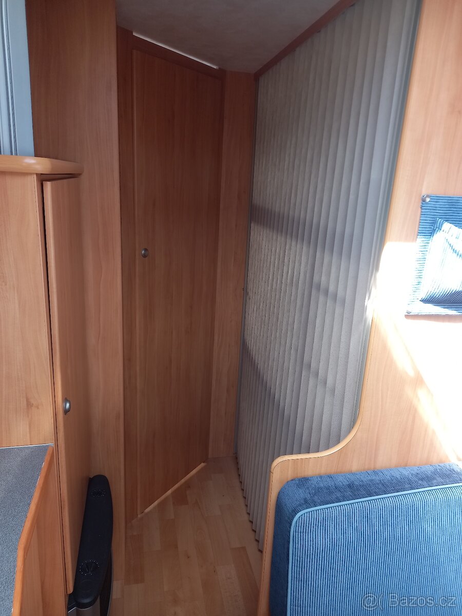 Prodám karavan ADRIA adora 552 ....7 mist na spaní - 16