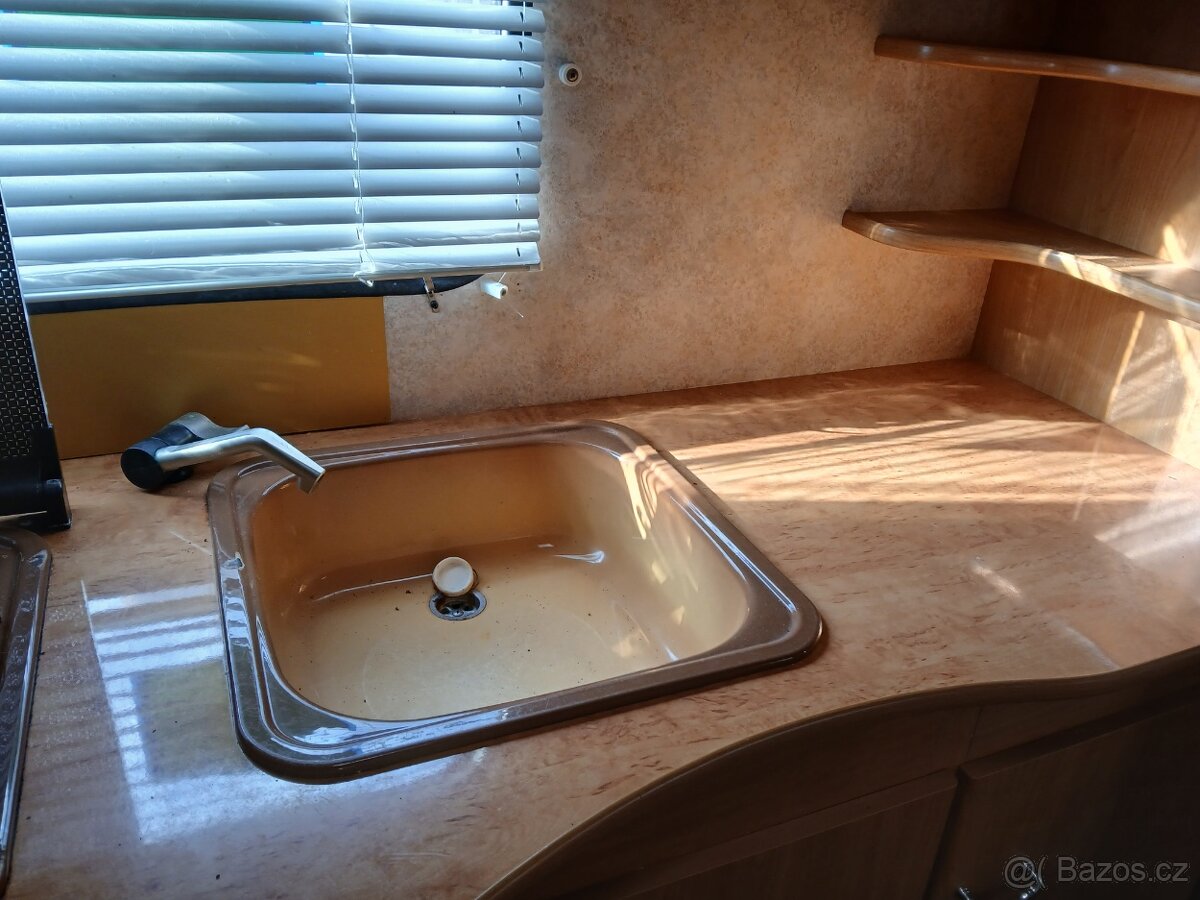 Obytný karavan Caravelair - 16