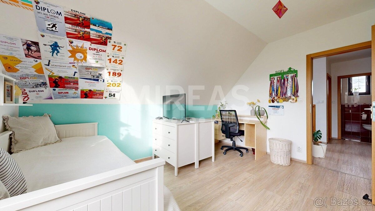 Semice, prodej rodinného domu 5+1, 157 m2 na pozemku 434 m2, - 16