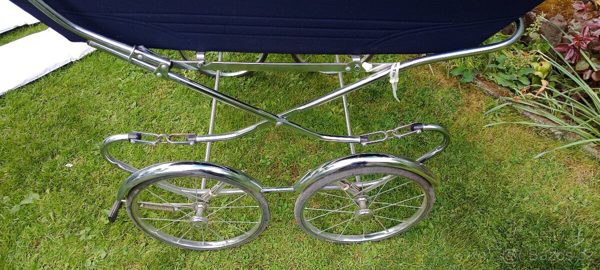 Retro kočárek pro dvojčata - 16