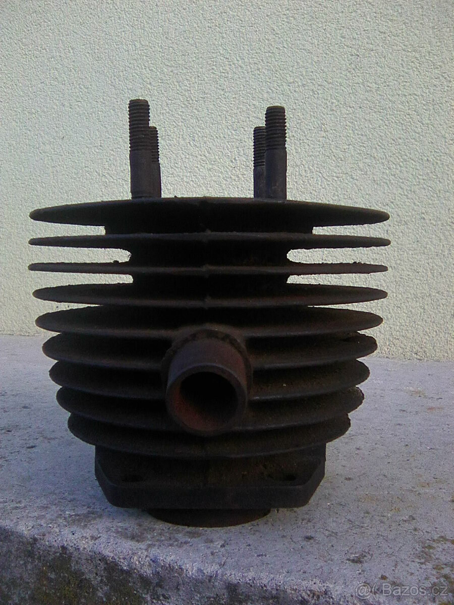 čz 125/150 - motor,rozeta,kolo,náboj,startpáka,válec čz125b - 16