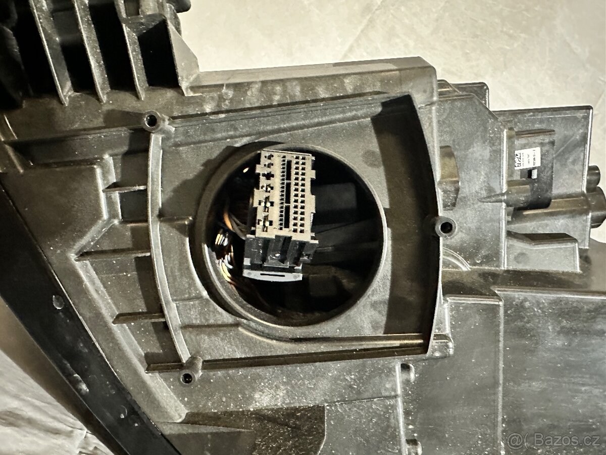 VW Multivan T7 pravý full led - 16