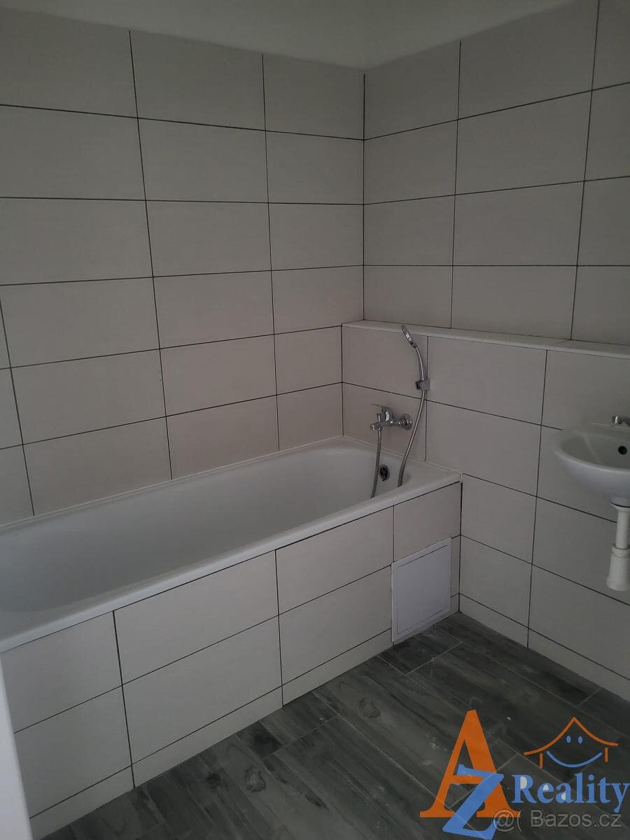 Nabízíme dlouhodobý pronájem bytové jednotky, 3+1/L, v ulici - 16