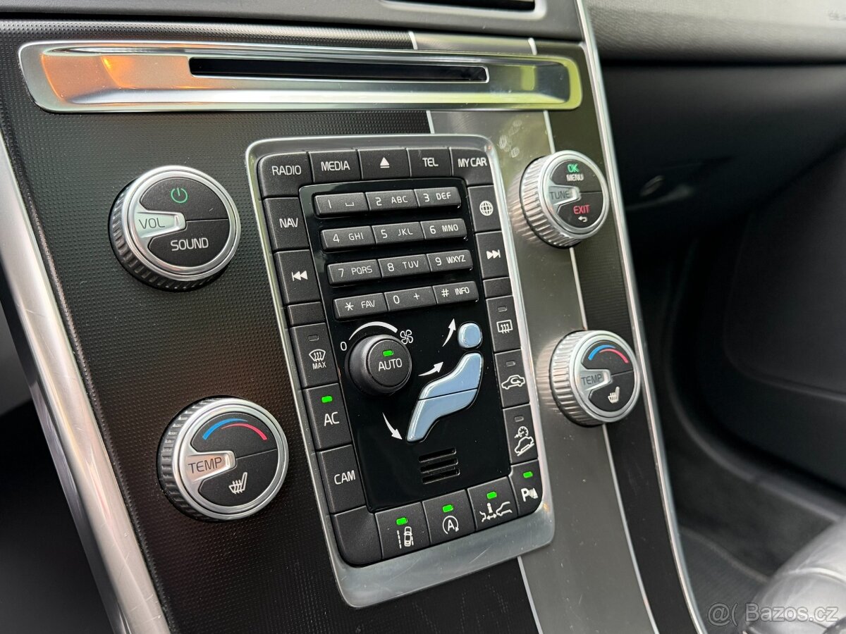 Volvo XC60 D5 AWD R-Design - 16