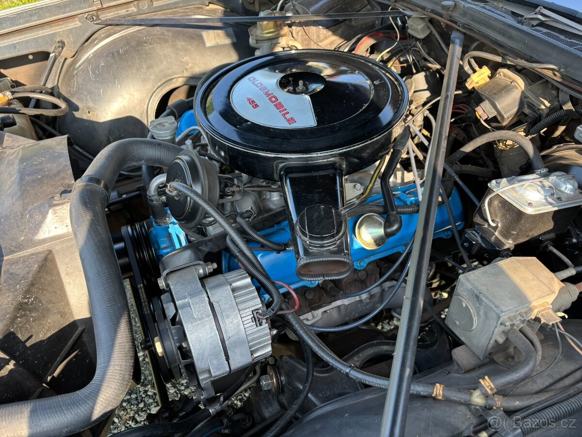Oldsmobile Ninety-Eight Regency Coupe - 16