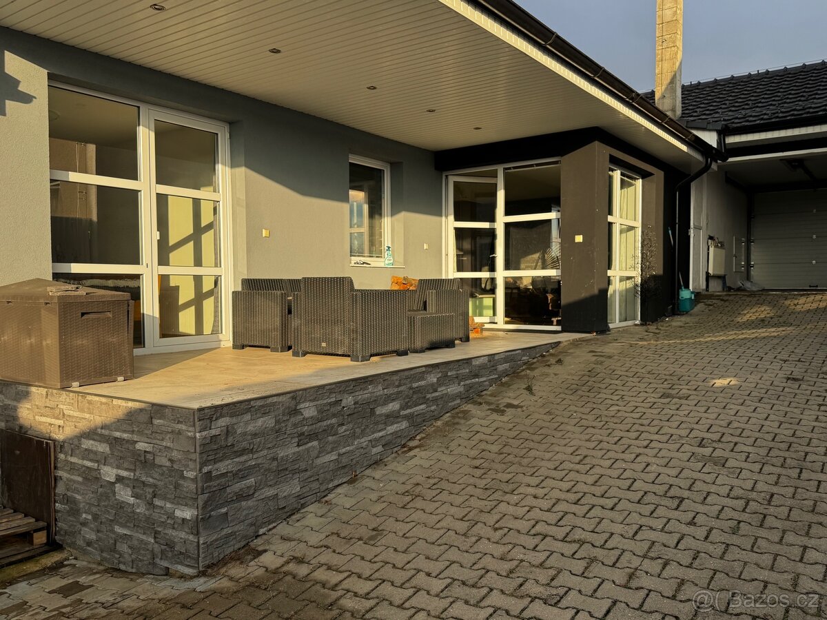 Pronájem-prodej rodinného domu s autodílnou - 16