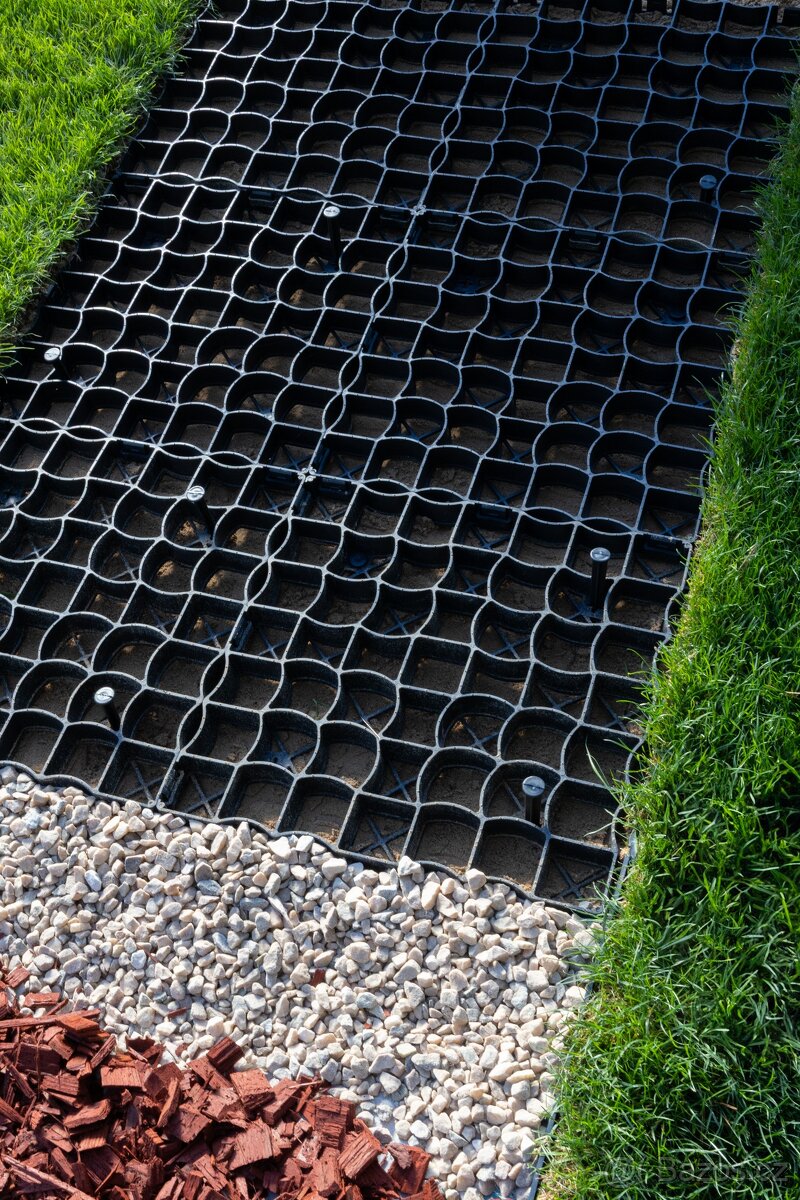 Plastová zatravňovací dlažba - 16