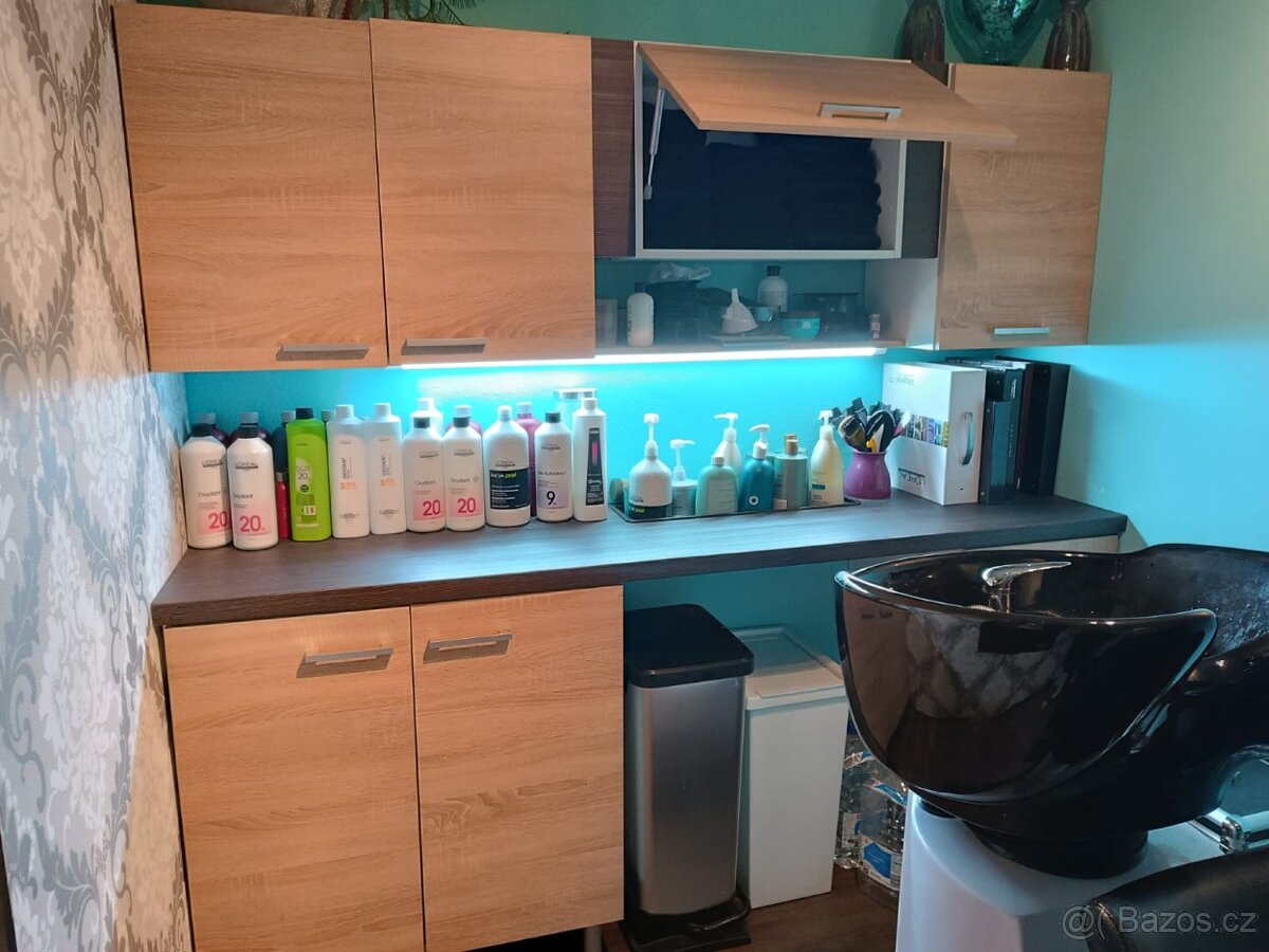 Kadeřnické vybavení - 16