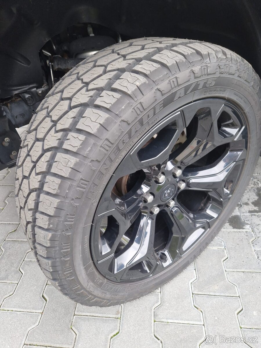 RAM 1500 LIMITED 2020 NEBOURANÝ - 16