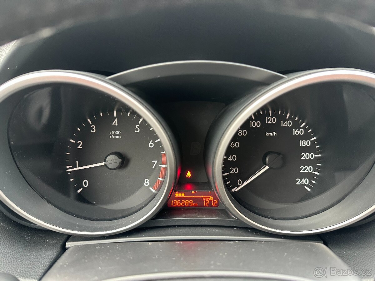 Mazda 5 2.0 110kW 2012 136289km 7.míst - 16