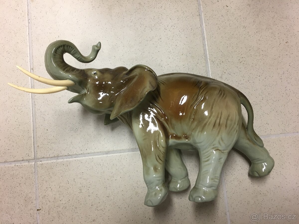 Spousta různých starožitností - 16