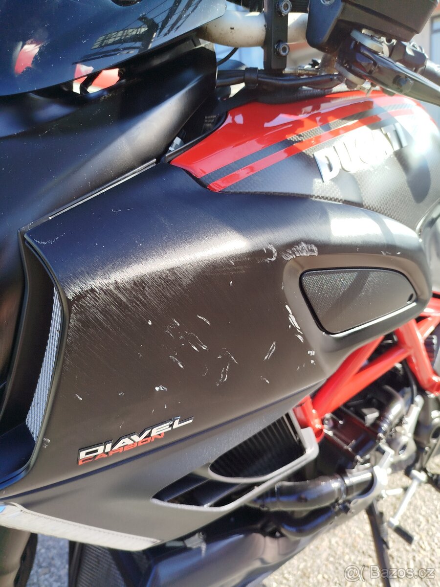 Ducati Diavel Carbon Red, ČR, DESMO, NAVIGACE, LADĚNÝ VÝFUK - 16