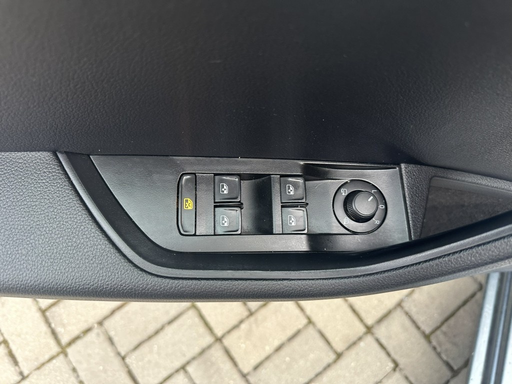 Škoda Superb 2.0 TDi 140kW 4x4 serviska - 16