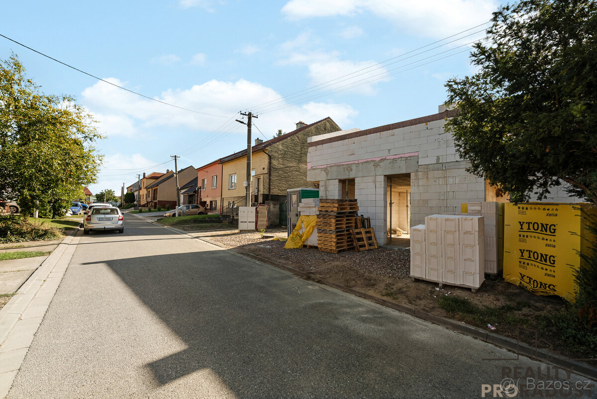 Prodej prosvětleného bytu 3+kk se zahradou, krytou terasou a - 16