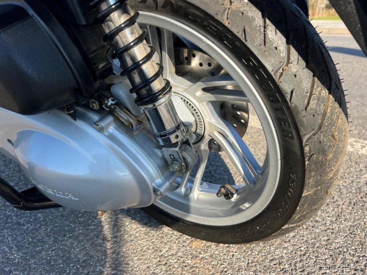 Honda SH 300 i ABS - 16