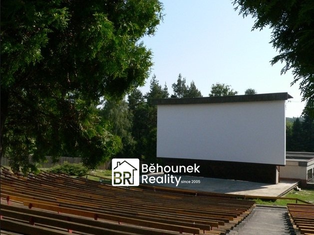 Pronájem bytu 3+kk 99 m², zahrady 90 m2 s pergolou a krbem, - 16