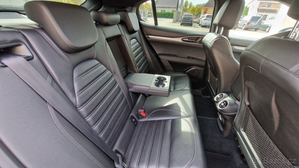 Stelvio 2.0i 280k AWD Veloce - 16