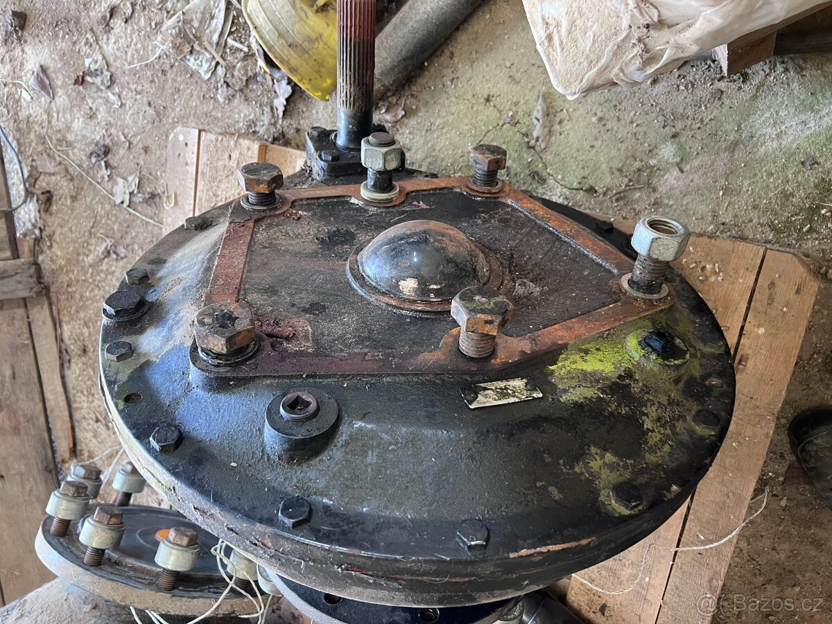 díly na kombajn - 16