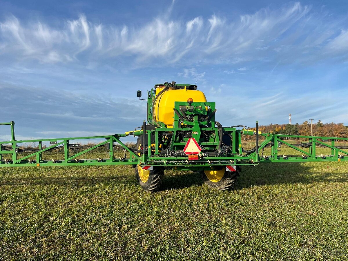 samochodný postřikovač JD R4040i - 16