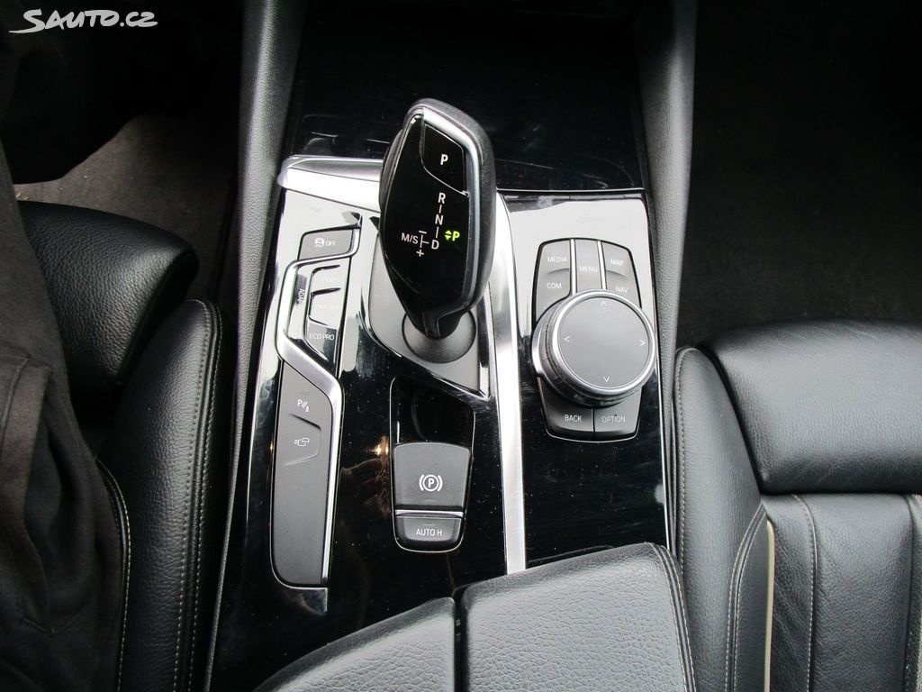 BMW Řada 5, 3,0xD-"4x4"-195KW-NOVÁ STK - 16