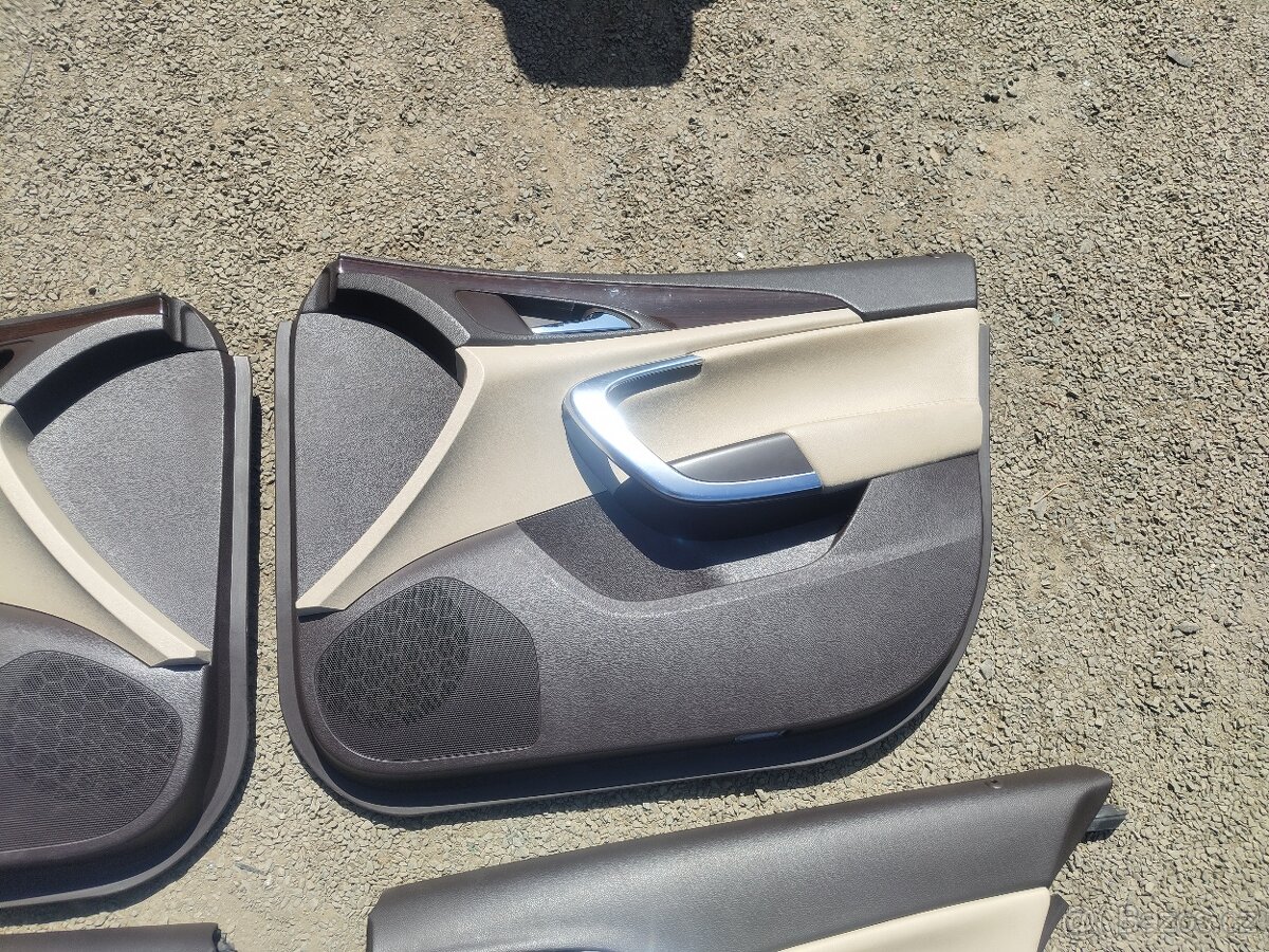 Tapeci Insignia A - 16