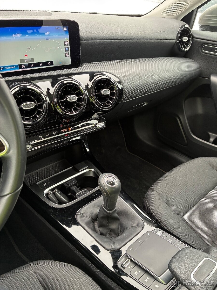 Mercedes-Benz třídy A160 - 16