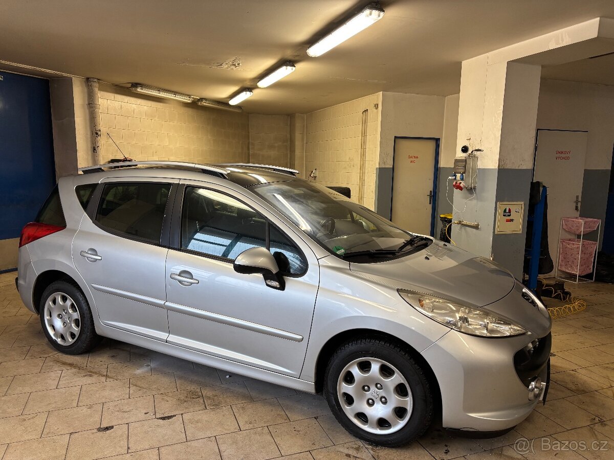 Peugeot 207 SW 1.6i - 16