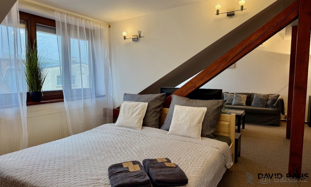 Pronájem zařízeného podkrovního bytu 1+kk (61m²), ul. Gorkéh - 16