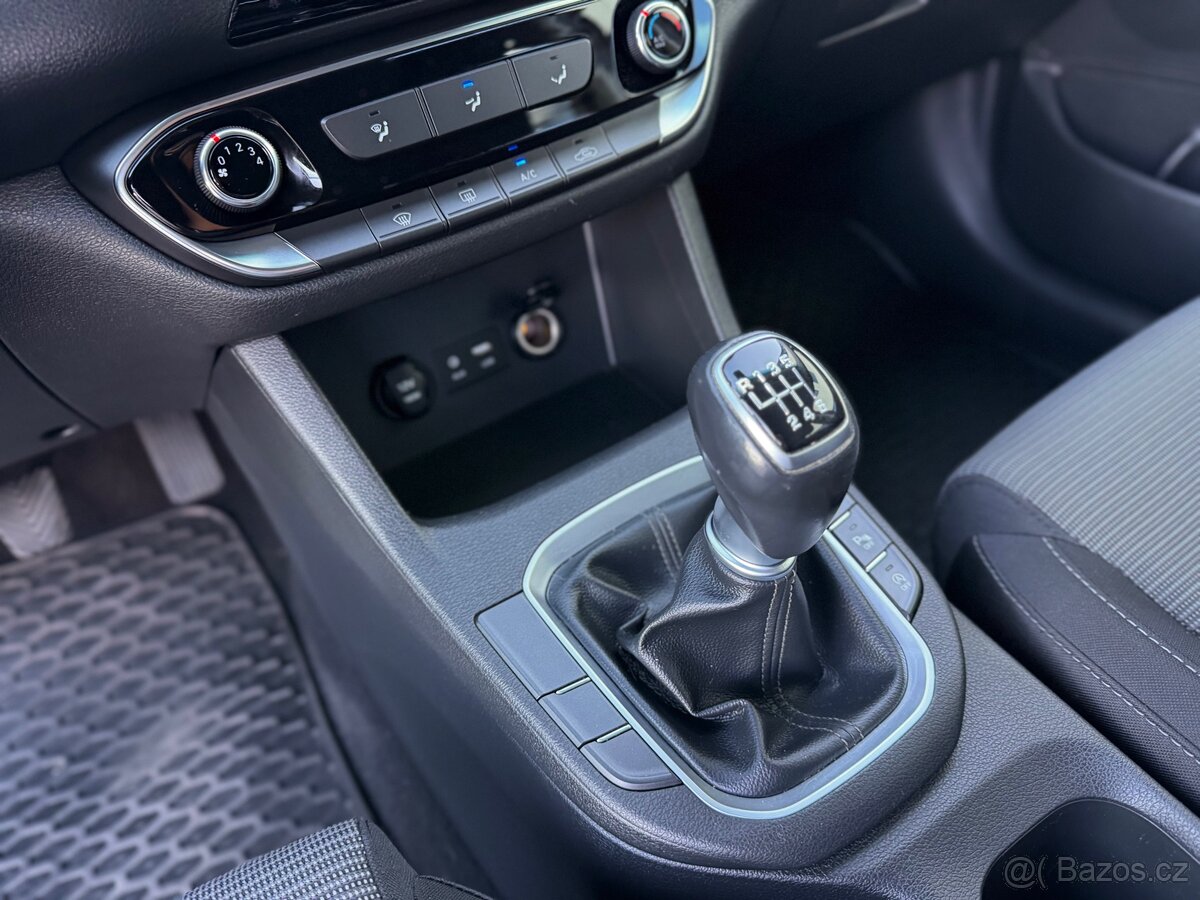 Hyundai i30 combi / 1.6 crdi 81 kW / 2017 - 16