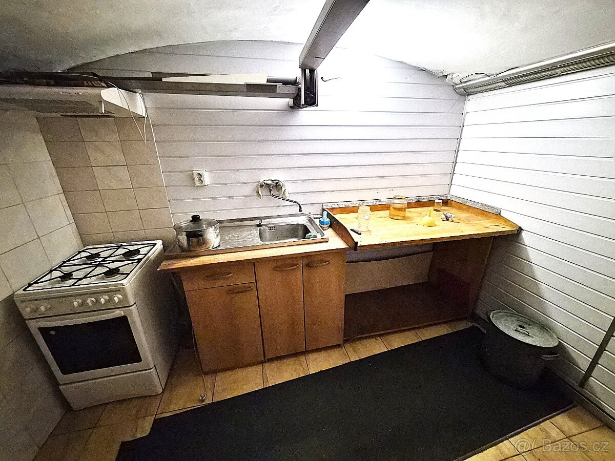 Prodej dvougeneračního domu v Chomutově - 16