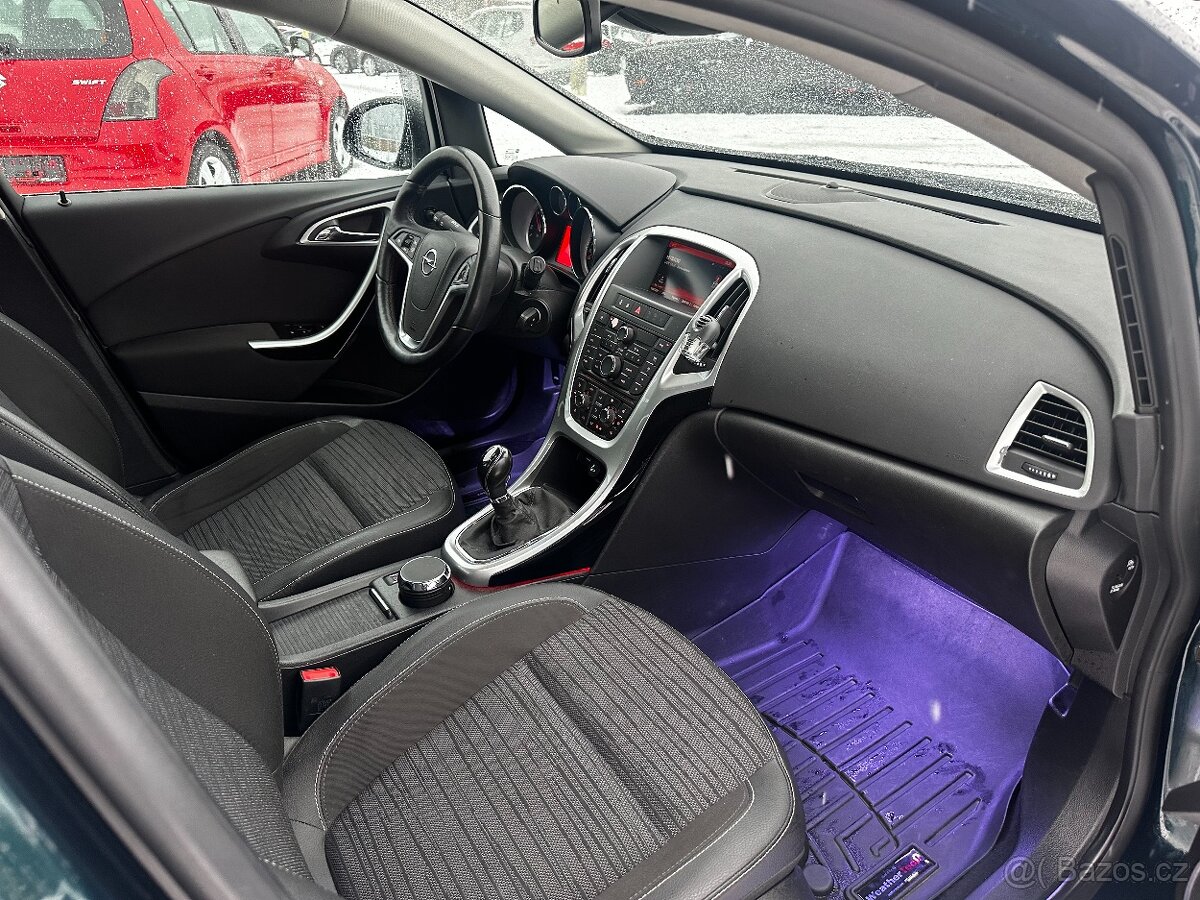 OPEL ASTRA 1,6CDTi 100kW Sports Tourer - MÁLO KM - - 16