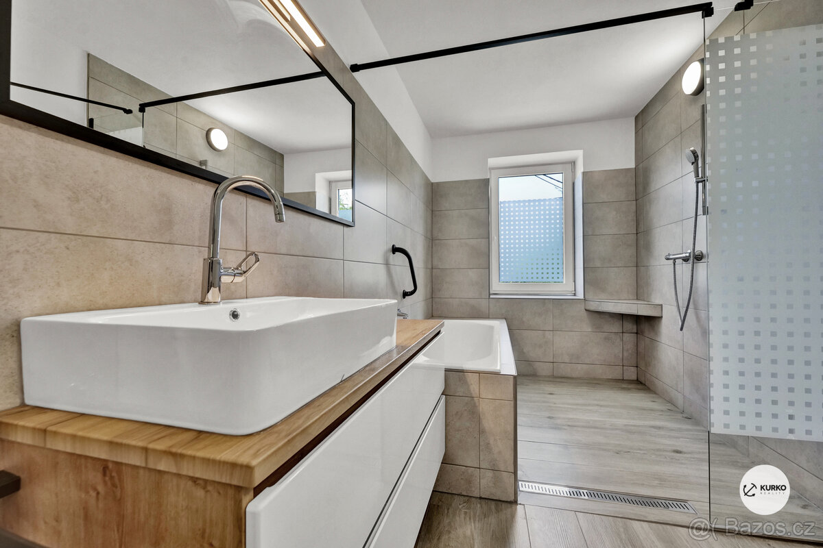 Rodinný dům / usedlost o dvou bytových jednotkách s pozemkem - 16