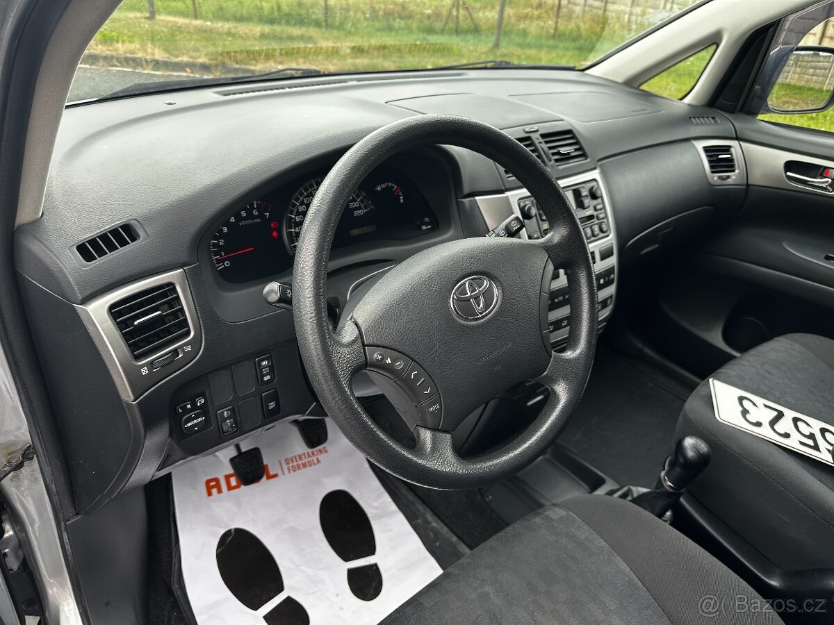 TOYOTA AVENSIS VERSO 2.0 110kW - 16