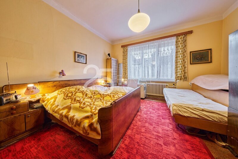 Prodej rodinného domu se zahradou a samostatnou garáží v obc - 16