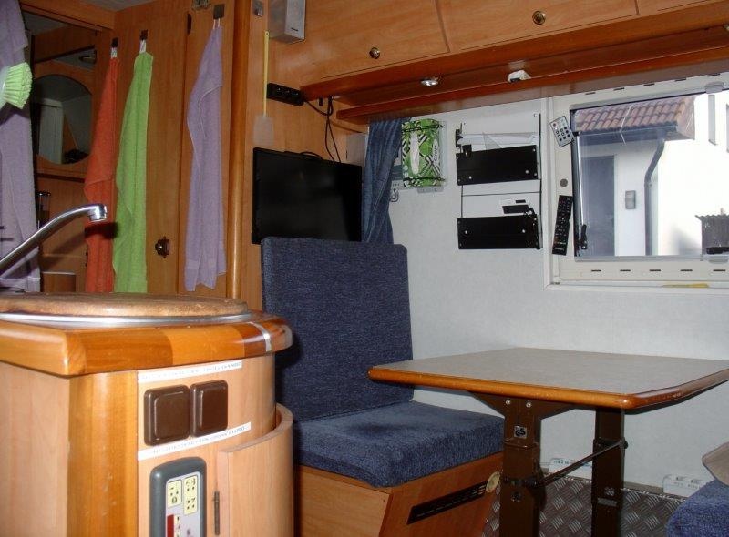 karavan Mercedes Vario 614 - 16