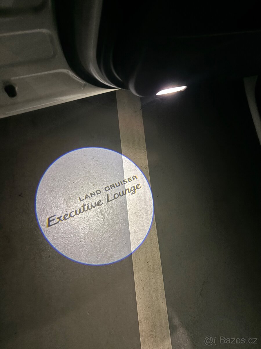 Toyota Land Cruiser 4.5 L V8 Executive Lounge - 16