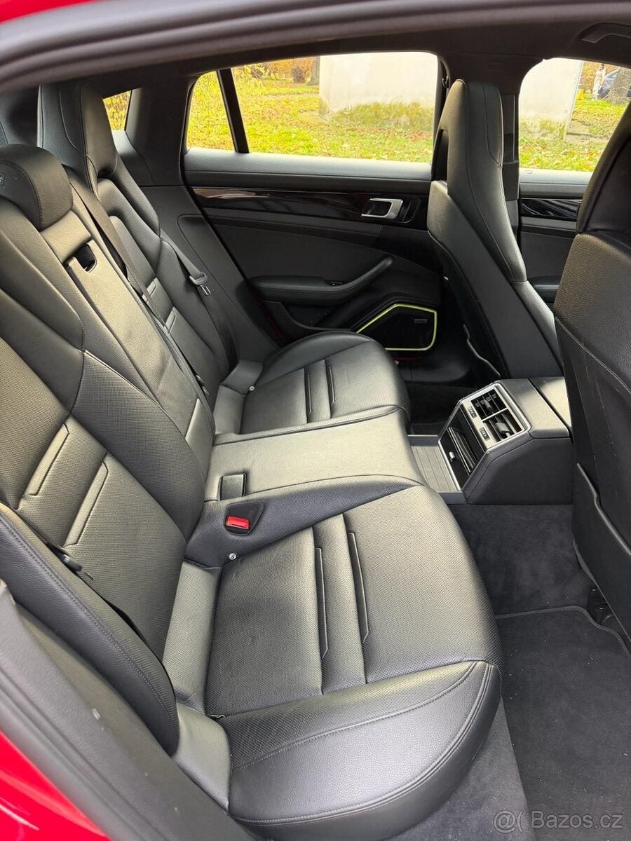 Porsche Panamera 4 E-Hybrid - 16