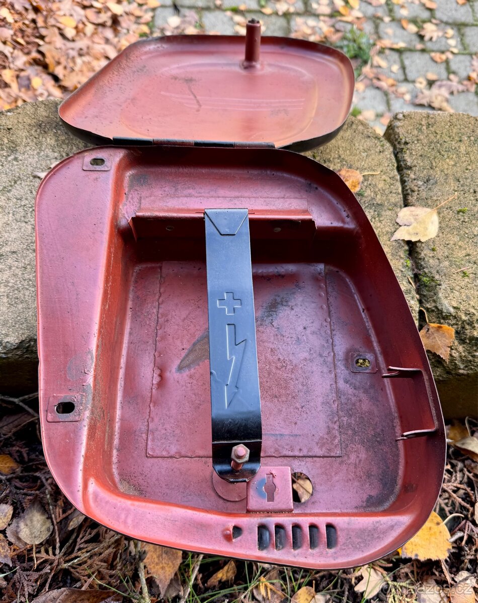 Jawa CZ kyvacka, CZ - kastlík na baterii - 16