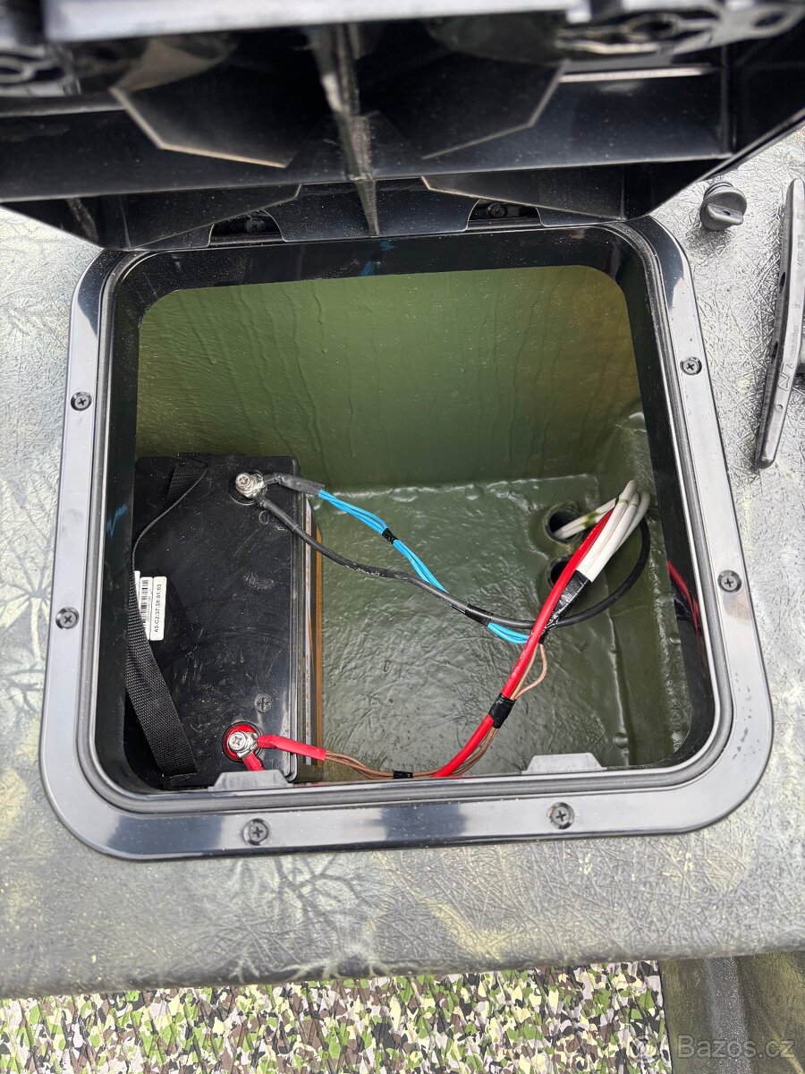 Loď na ryby 6,1m x 2m - 16