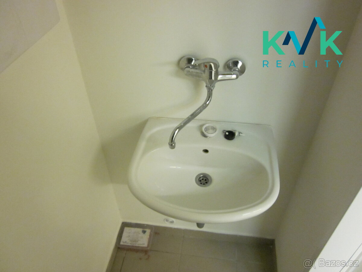 Pronájem nebytových prostor o velikosti 19,60 m2, v OV, cihl - 16